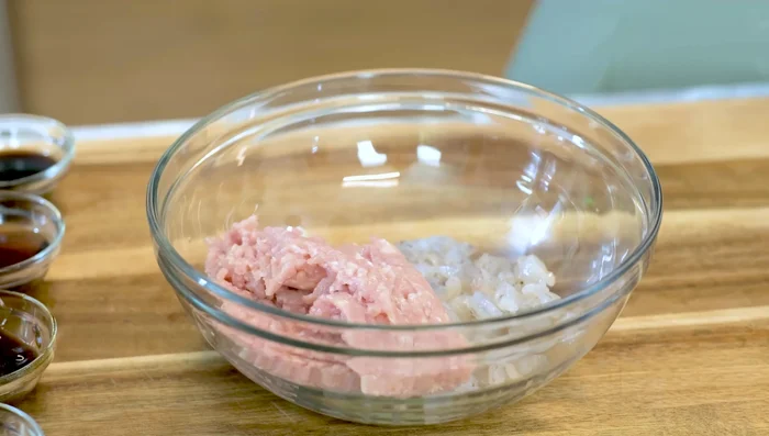 In a bowl, combine shrimp, ground chicken, soy sauce, fish sauce, oyster sauce, Chinese cooking wine, and white pepper. Stir in one direction for 5 minutes until sticky.