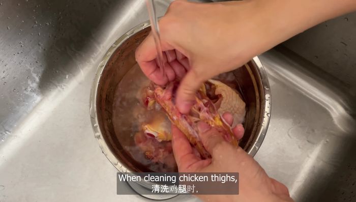 Clean the chicken thoroughly, removing any dark tissue and excess fat. You can remove the skin to reduce oil.