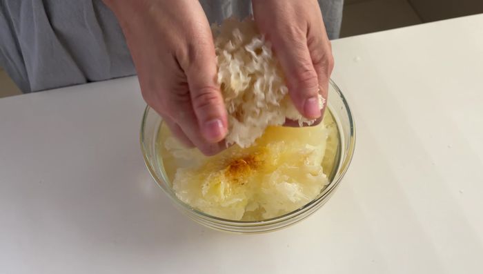 Squeeze out excess water from the snow fungus and set aside.