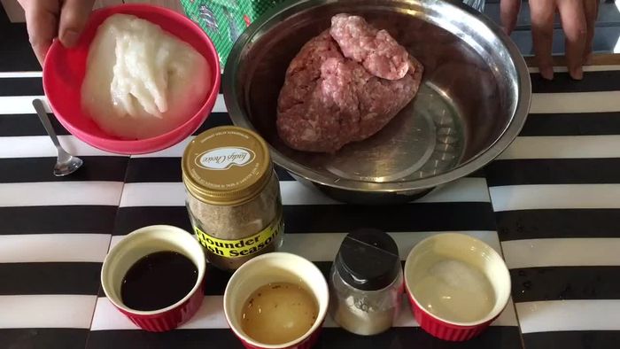 Make meatballs: Mix minced meat, fish paste, soy sauce, sesame seed oil, pepper, salt, and fler fish seasoning. Refrigerate before adding to the soup.