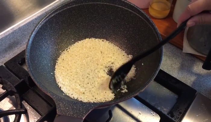 Lightly fry garlic for added fragrance.
