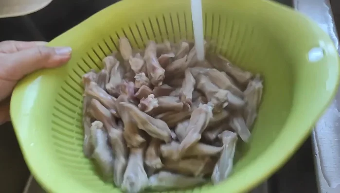 Return the duck tongues to the pan and toss them in the fragrant oil and spices.