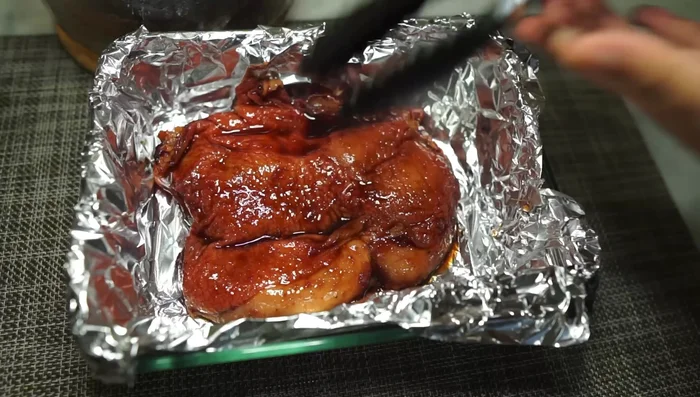 Roast the chicken: Place the marinated chicken in the prepared baking pan and roast for 15-20 minutes.