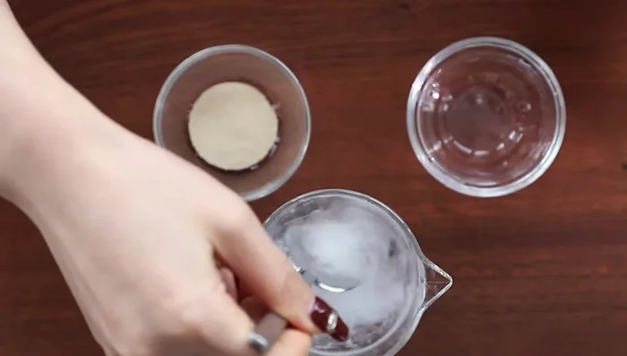 Mix sugar and instant yeast with water (cold or chilled, depending on room temperature).