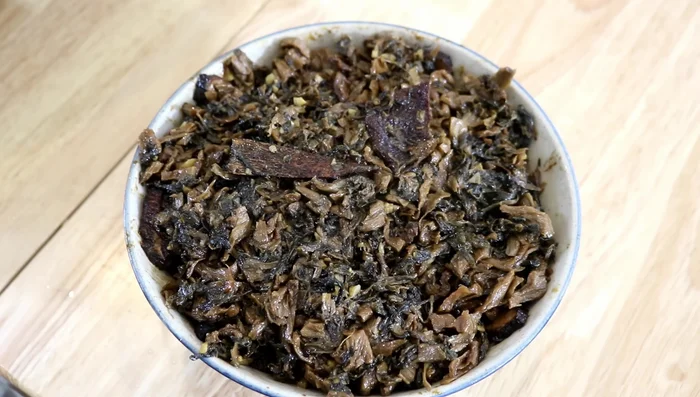 Place the pork slices in a bowl, skin-side down. Top with the prepared Mei Cai. Steam on medium-low heat for 1.5 hours.