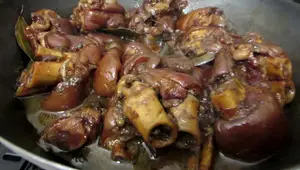Authentic Chinese Braised Pig's Feet Recipe
