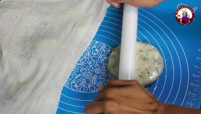 Roll out the spirals as thinly as possible.