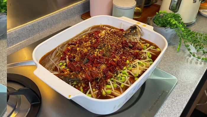 Cook the dish: Bring the casserole to a boil, then simmer for 5-8 minutes.