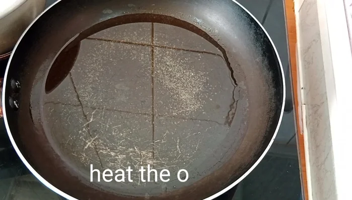 Heat cooking oil in a pan. Add ginger and garlic, sauté until fragrant. (Timings are not specified in the transcript)