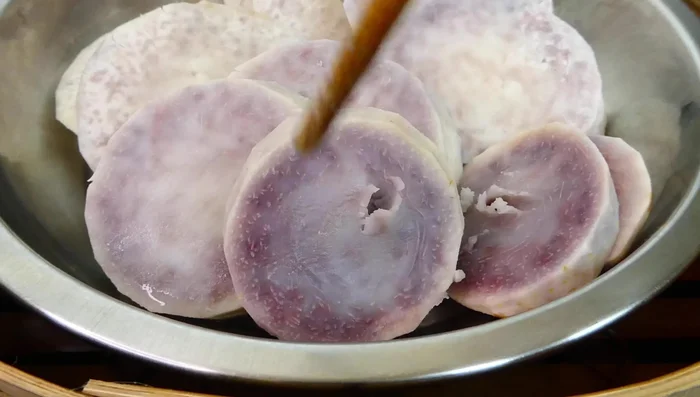 Check if the steamed taro is soft. Remove from steamer and mash it into a mushy texture.