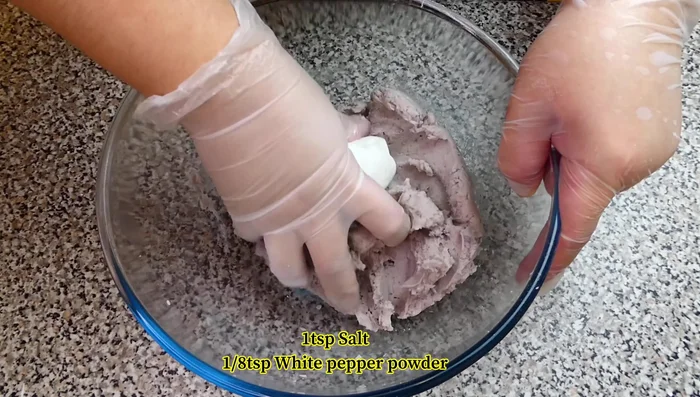 Mix the dough with the mashed taro, salt, and white pepper powder. Add lard and mix thoroughly. Refrigerate for 30 minutes.