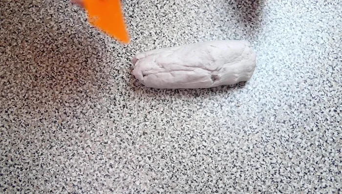 Roll out the dough into a cylinder, divide in half, roll again, and divide into two portions. Cut each portion into four equal sizes.