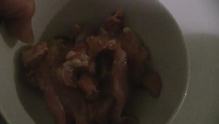 Marinate the chicken (Velveting): In a bowl, combine cornstarch, light soy sauce, cooking oil, oyster sauce, Shaoxing wine, and the chicken. Marinate for at least an hour (or overnight for best results).