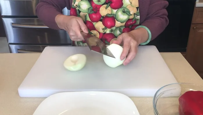 Cut the onion in half, remove the core, and then thinly slice it.