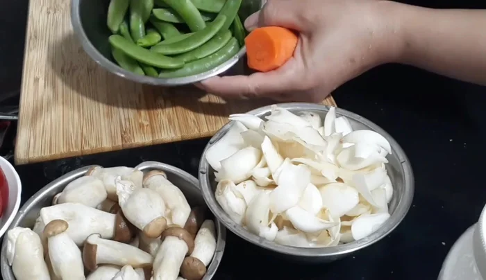 Wash and cut the carrots.
