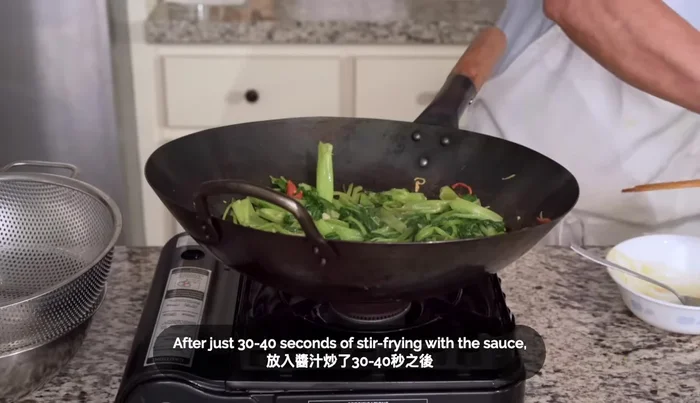 Add the fermented bean curd and stir-fry for another 30-40 seconds (717.639).
