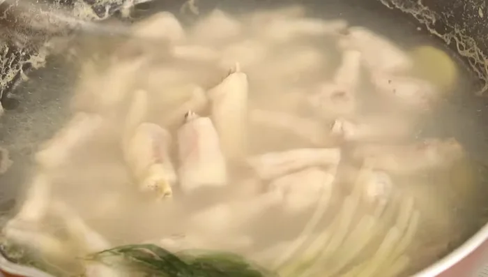 Drain chicken feet and cool them in ice water for 10 minutes.