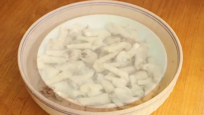 Dry the chicken feet.