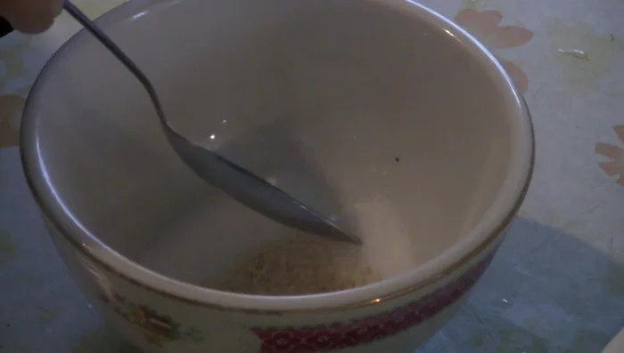 In a bowl, mix together 1 teaspoon salt, 1 teaspoon chicken soup base, 1 teaspoon brown sugar, 1 teaspoon sesame oil, 2 teaspoons light soy sauce, 1 tablespoon oyster flavored sauce, and 1-2 teaspoons cooking wine.