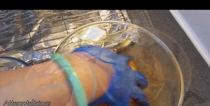 Mix an egg with the marinated chicken.