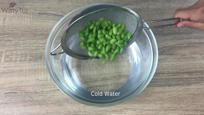 Drain and cool the edamame beans.