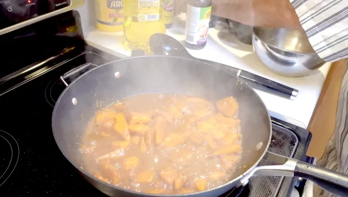 Add cooking wine, soy sauce, sesame seed oil, sugar, black pepper, and stir.