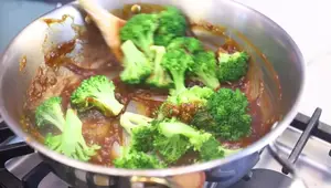 Easy Vegan Garlic Sauce Broccoli: A Chinese-American Inspired Recipe