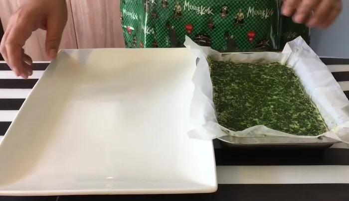 Remove the tofu from the tray and pat it dry. Cut into four pieces.