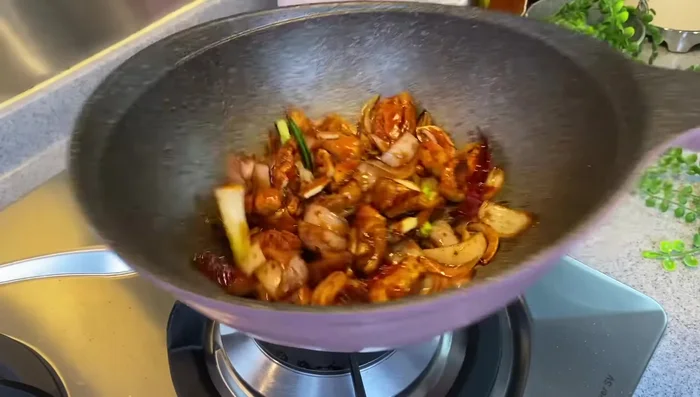 Add Chinese rice wine (or water) and white pepper. Mix.