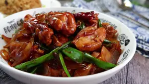 Easy Chinese Stir-fried Chicken with Onions & Oyster Sauce