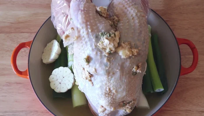 Place the turkey in the pan, cover with aluminum foil, and roast for 1 hour.