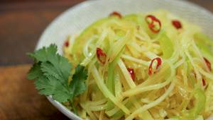 Crispy Chinese Spicy & Sour Shredded Potatoes Recipe