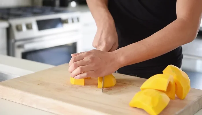 Cut the squash into small cubes.