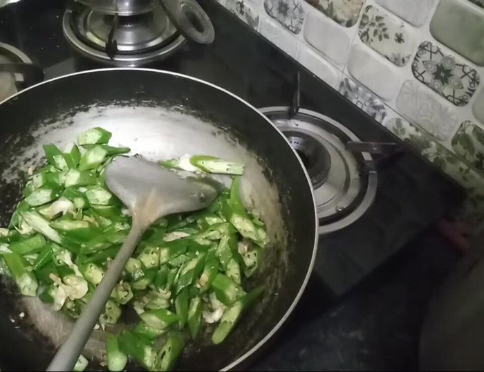 Season with seasoning powder.