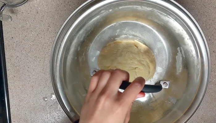 Cover the dough and let it rest for 30 minutes.