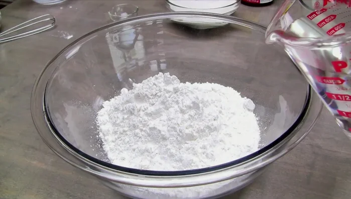 In a medium bowl, combine rice flour and ¾ cup of water. Stir until smooth.