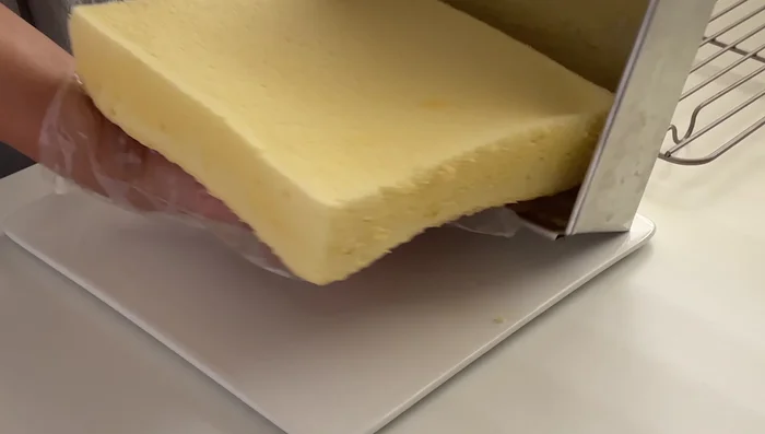 Let the cake cool for about 20 minutes before serving.