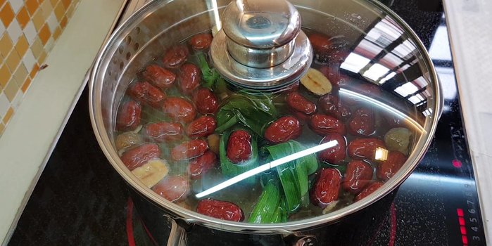 Bring to a boil, then reduce heat and simmer for one hour.