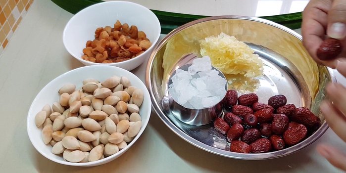 Boil ginkgo nuts for 20 minutes.