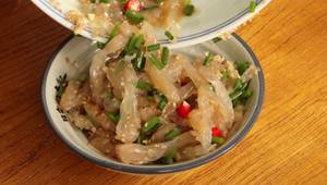 Chinese Cold Jellyfish Salad: A Refreshing & Spicy Recipe