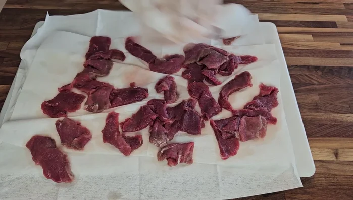 Rinse the velveted venison and pat it dry with paper towels. Season with salt and pepper; lightly dust with cornstarch.