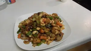 Chinese Chicken Cashew Stir-Fry: Easy Recipe