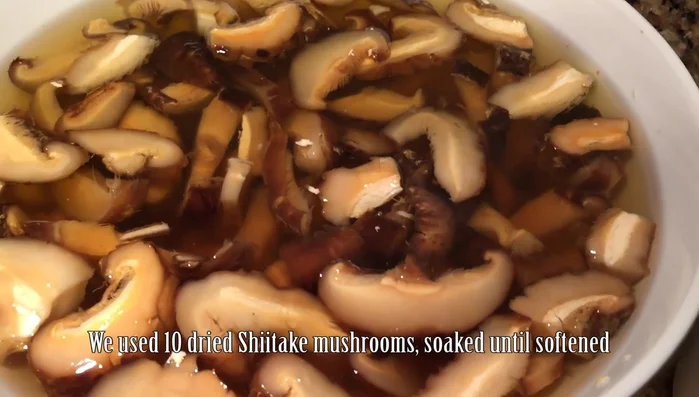 Measure out the sticky rice.