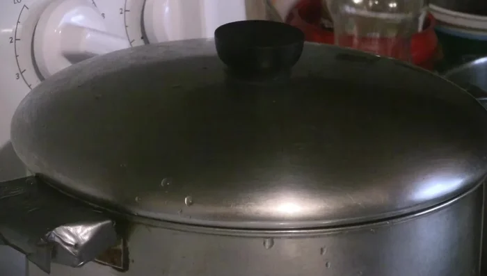 Bring the water to a boil, then simmer for 1.5-2 hours at low to medium heat.