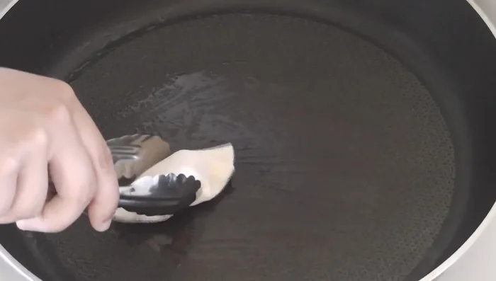 Place the dumplings in a pan and cook for 2-3 minutes on high heat.