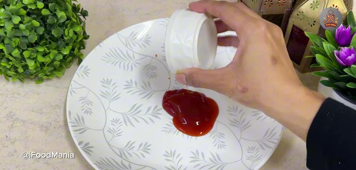 Prepare the sauce: Mix tomato ketchup, chili sauce, soy sauce, Schezwan sauce, sugar, crushed red chili, black pepper powder, salt, and oregano in a bowl. [212.12]