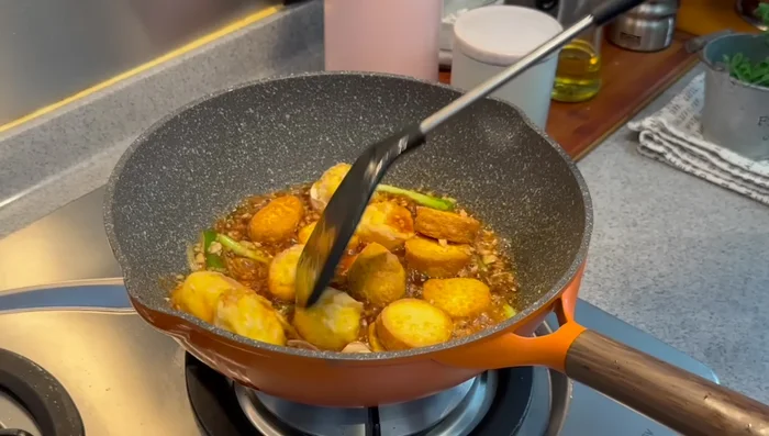 Combine: Add tofu, remaining spring onions, beef, Shaoxing wine, and sesame oil to the sauce. Stir to combine.