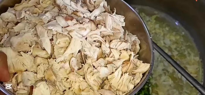 Add vegetable paste, capsicum, boiled chicken, peas, potatoes, carrots, soy sauce, chili sauce, and vinegar.