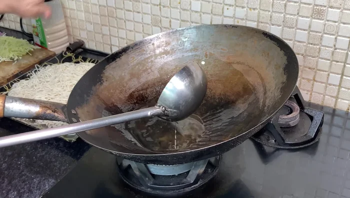Grease a pan thoroughly to prevent noodles from sticking.
