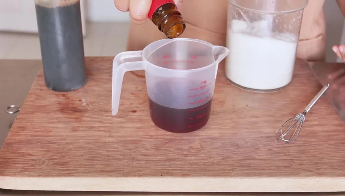 Prepare the sauce: In water, mix soy sauce, oyster sauce, and sugar (or honey).